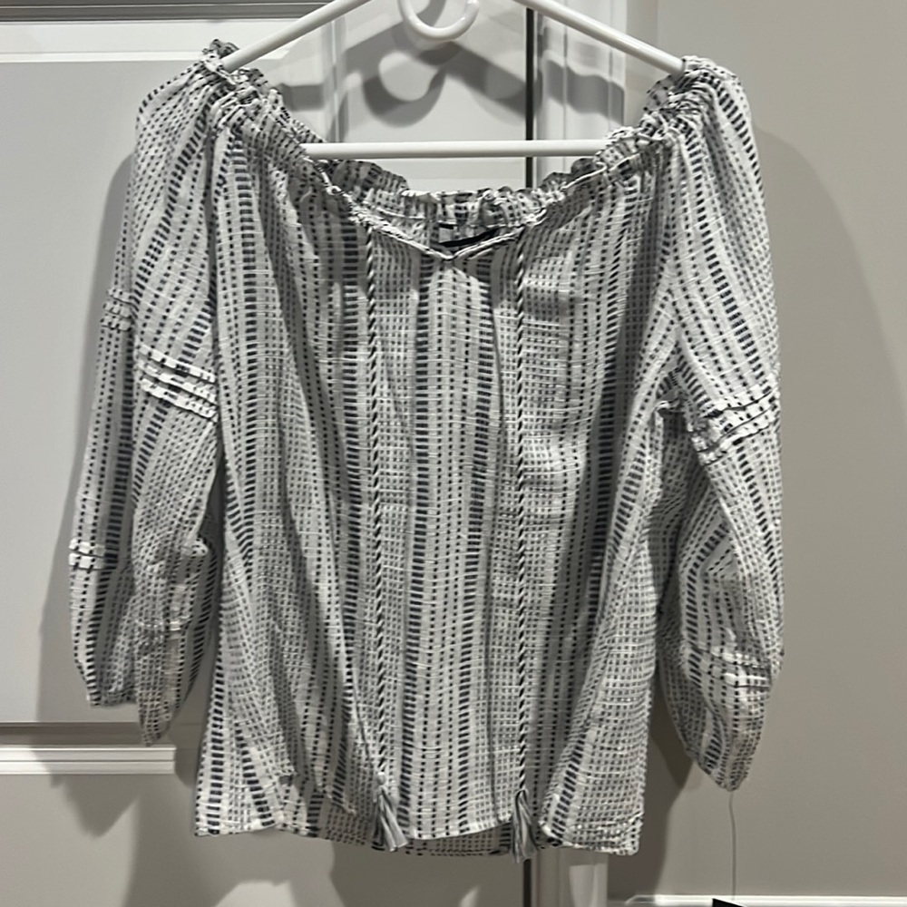 NWT, size small women’s, black and white loose top